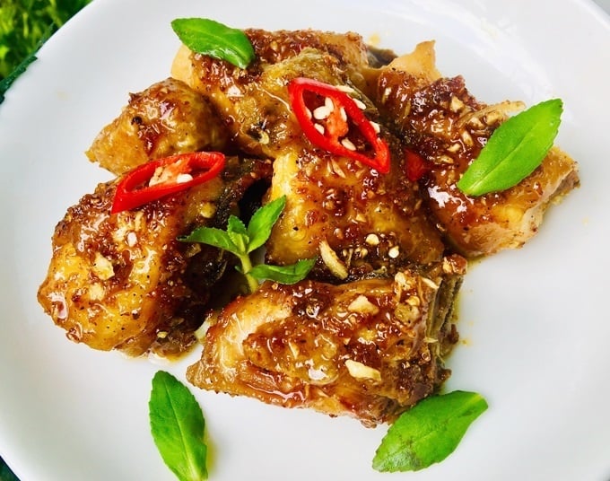 Cách làm Má đùi gà rim tiêu siêu đơn giản