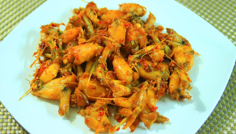 2 cách làm ếch kho nghệ và kho sả ớt thơm ngon, đậm đà hương vị