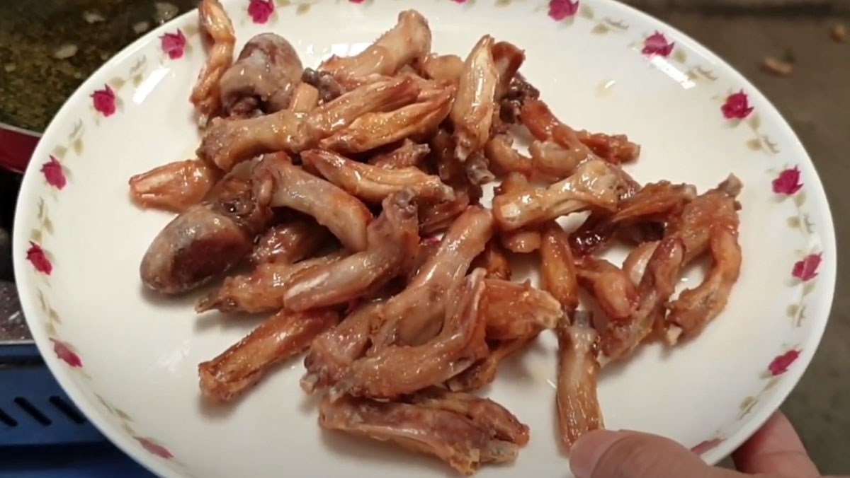Lưỡi vịt chiên giòn và lưỡi vịt chiên sả ớt