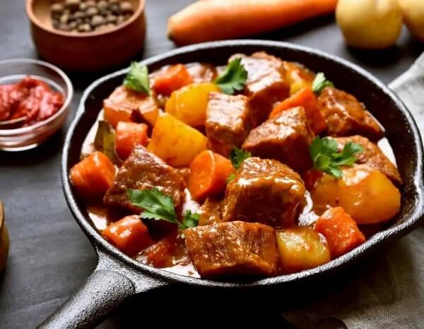 Cách làm bò hầm rượu Vang đỏ thơm ngon, chuẩn vị Pháp tại nhà 