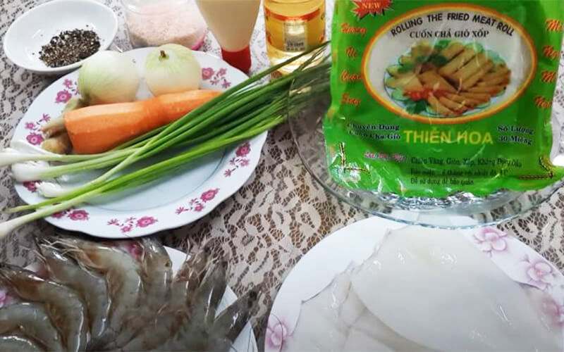 Nguyên liệu làm chả giò hình tam giác chiên xù Nguyên liệu làm chả giò hình tam giác chiên xù