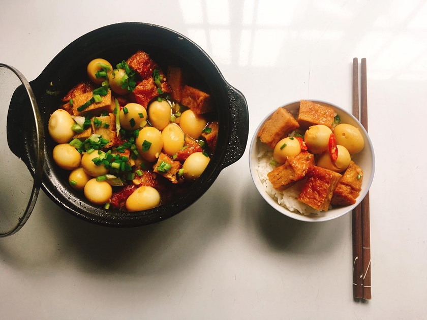 Chả cá kho trứng cút - Món ăn từ chả cá Nha Trang phù hợp với bữa cơm gia đình