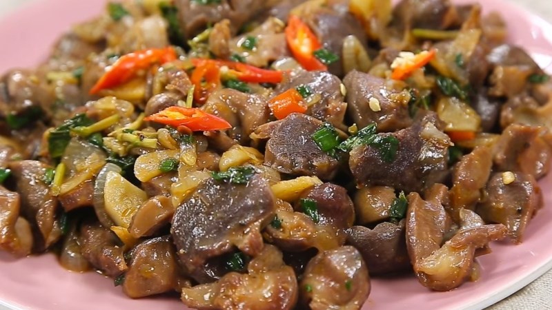 Mề gà xào cay