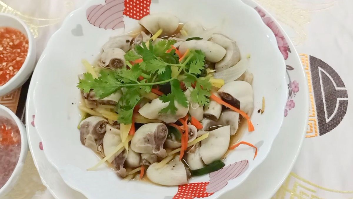 2 cách làm dồi trường hấp gừng và hấp tía tô đơn giản thơm ngon