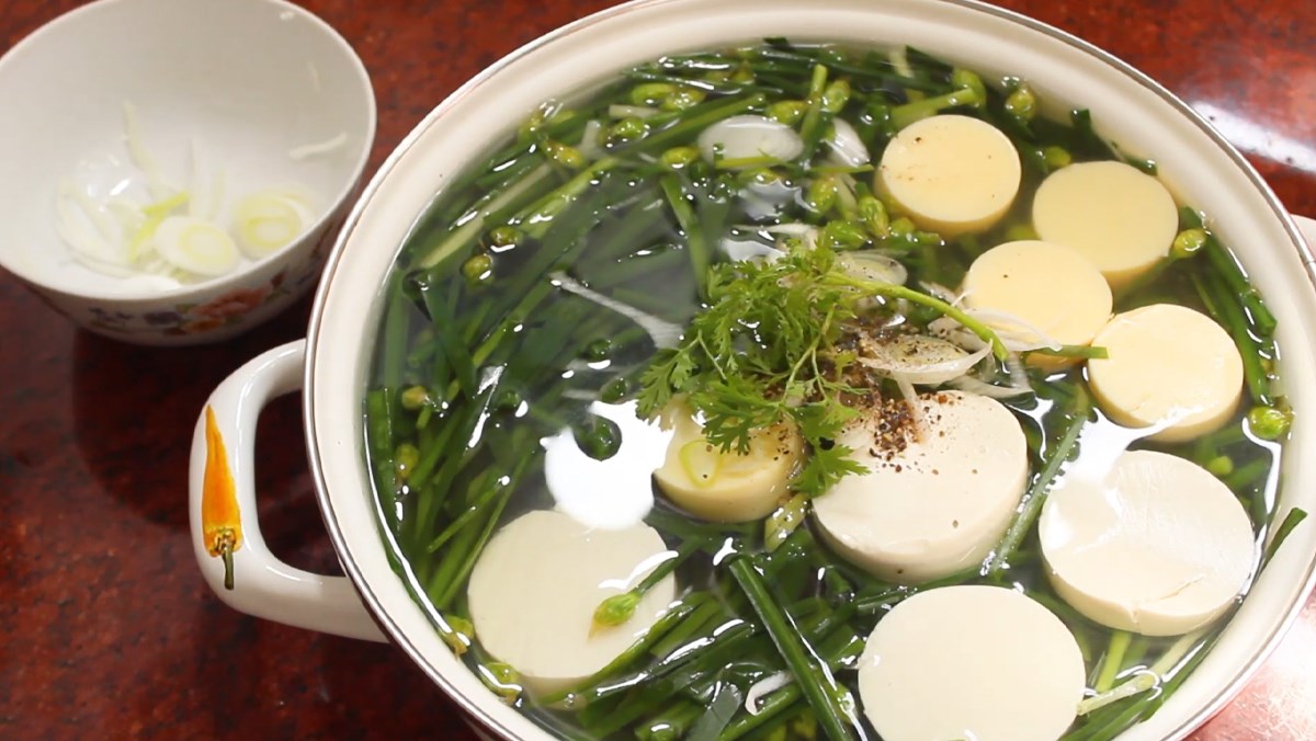 2 cách nấu canh bông hẹ đậu hũ non và thịt băm thơm ngon, hấp dẫn dễ làm