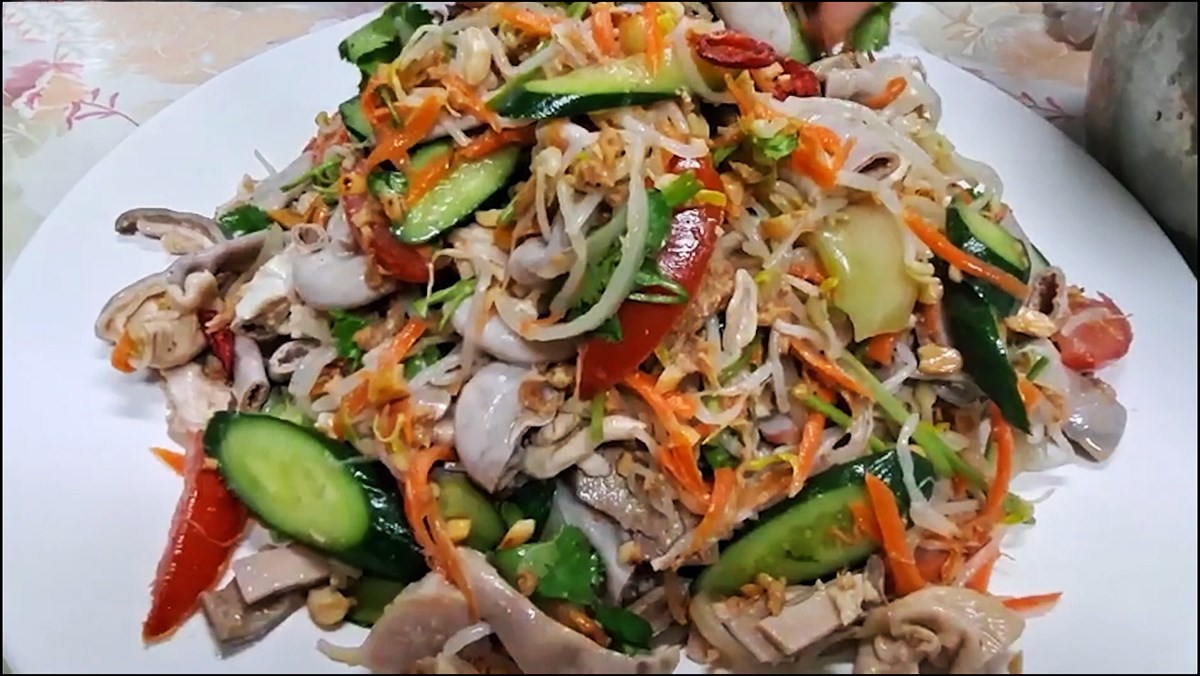 Cách làm gỏi (nộm) lòng heo thơm ngon, lạ miệng ăn là mê
