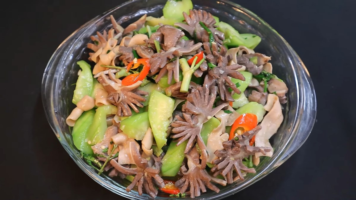 Lòng vịt xào mướp hương, rau rút