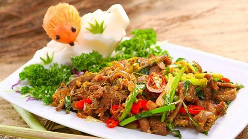 Thịt thỏ xào sả ớt