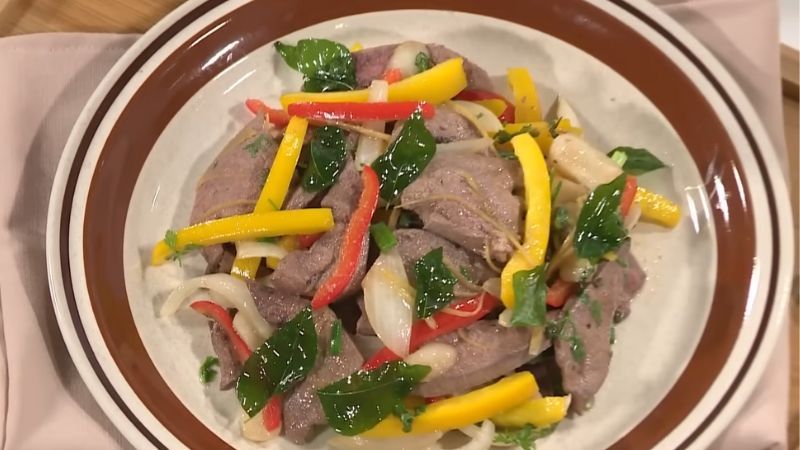 Gan heo xào lá cà ri Gan heo xào lá cà ri