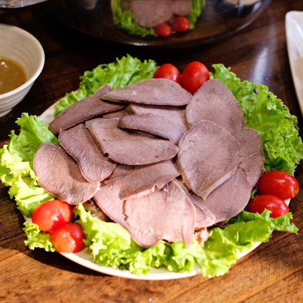 Cách luộc lưỡi bò cực nhanh và không bị hôi
