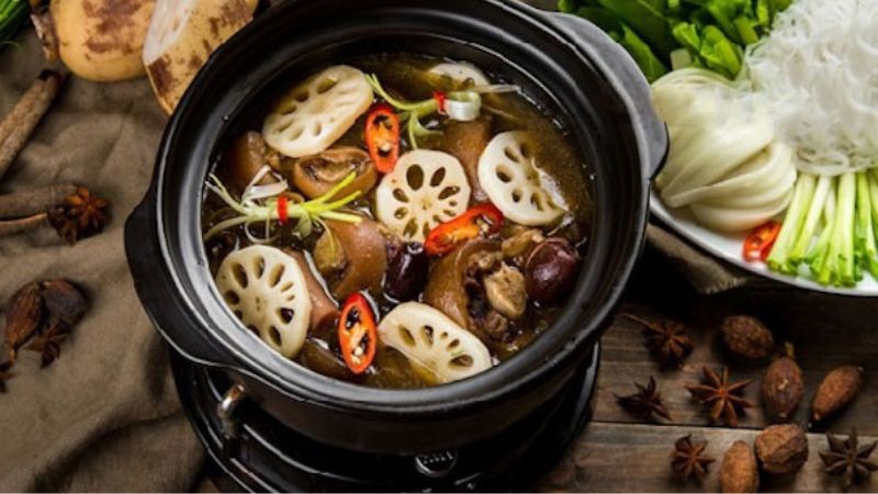 Đuôi heo hầm thuốc bắc Đuôi heo hầm thuốc bắc