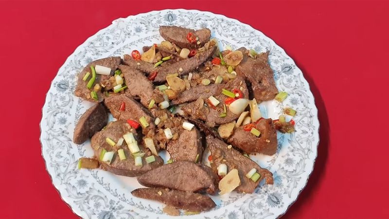 Gan heo xào tỏi Gan heo xào tỏi