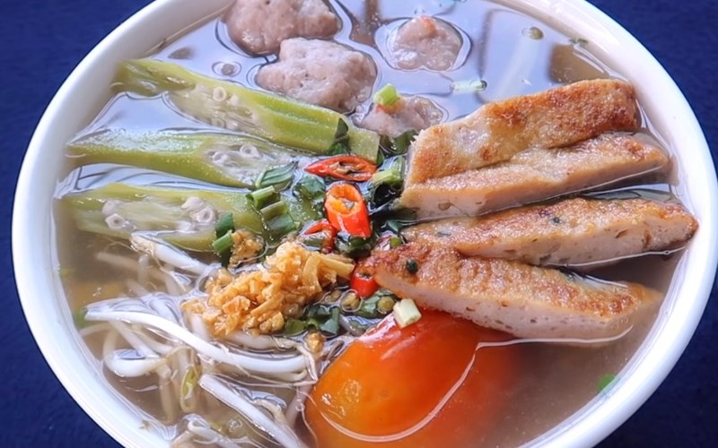 Canh chua chả cá thác lác