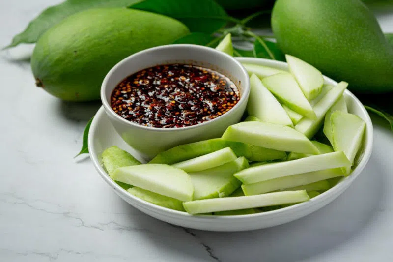 Xoài xanh bao nhiêu calo? Ăn nhiều xoài xanh có tốt không