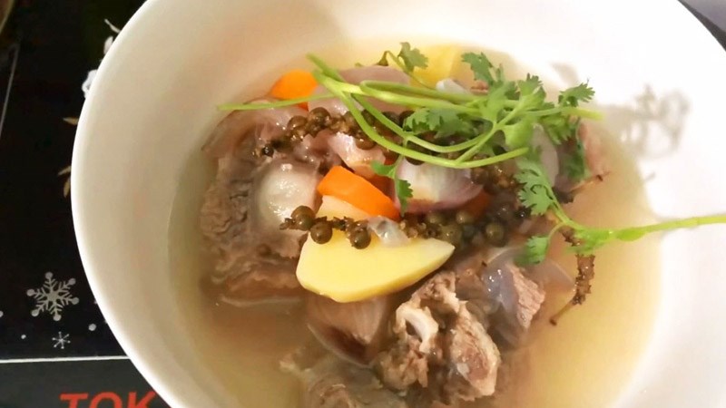 Đuôi bò hầm tiêu xanh