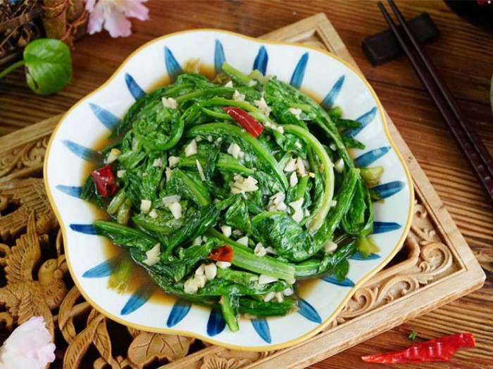 Đừng coi thường món rau xào này, chứa lượng canxi cao hơn cả tôm