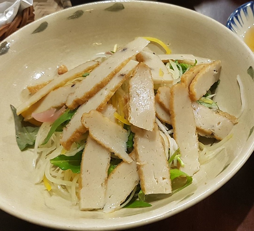 Gỏi chả cá ngũ vị - Món ăn từ chả cá Nha Trang được nhiều người yêu thích