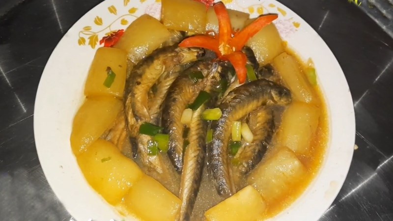 Cá kèo kho củ cải trắng
