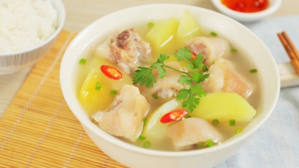 Đuôi heo hầm đu đủ