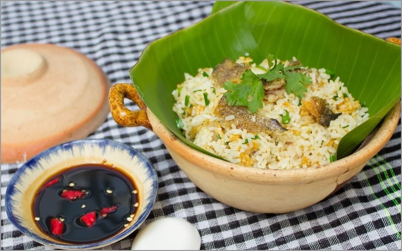 Cơm chiên khô cá sặc